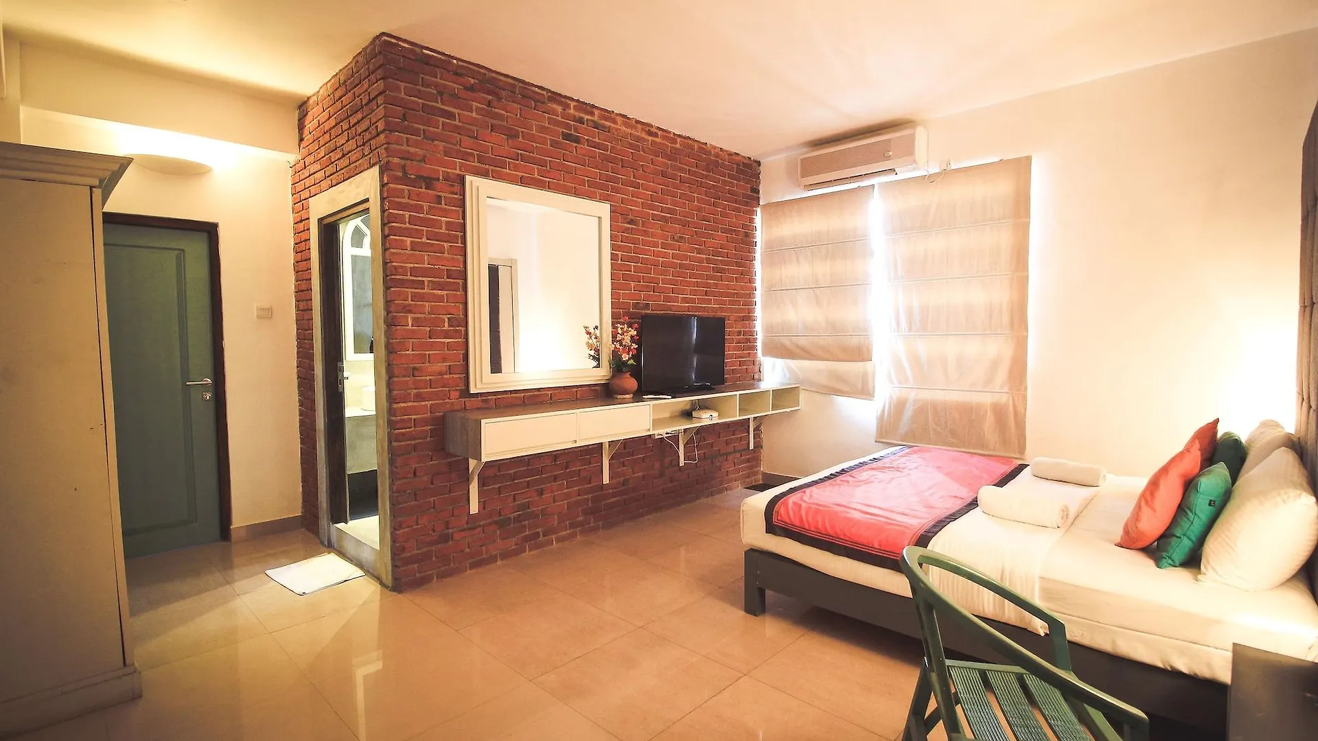 Хостел Clock Inn Dehiwala